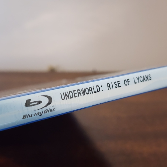 2/$13 Underworld: Rise of the Lycans Blu-ray - Picture 3 of 3